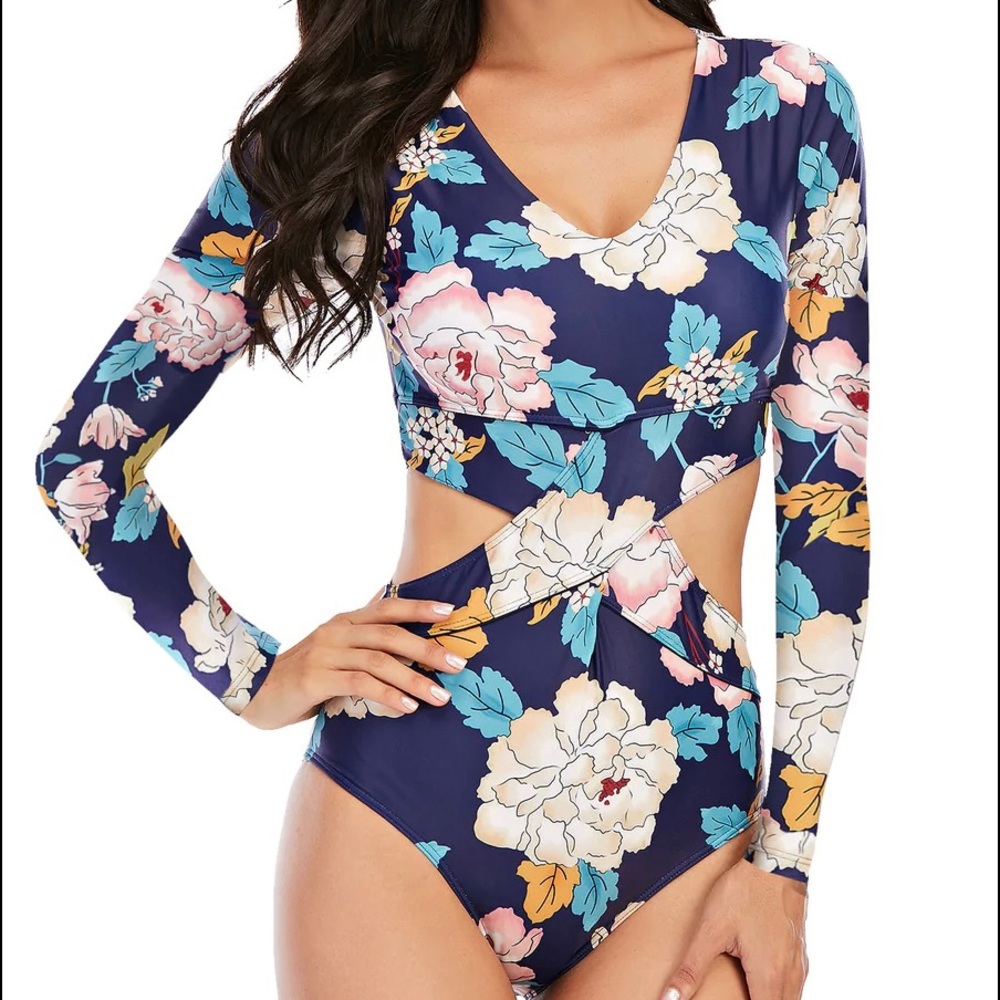 🌸NWT-Rash Guard One Piece Long Sleeve Cut Out Swimsuit🌸